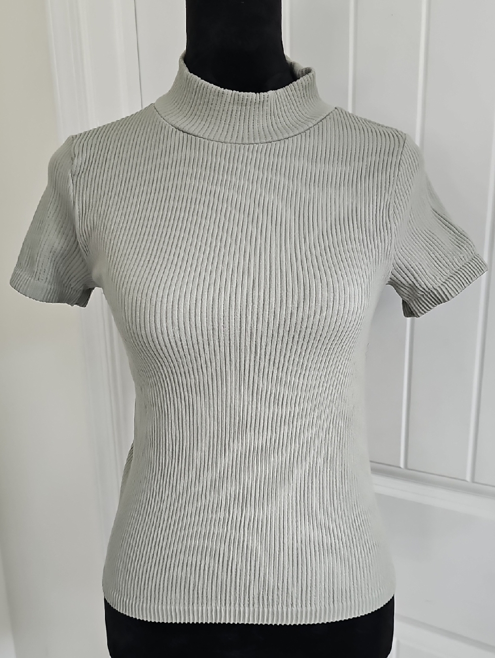 Forever 21 Sage Green Ribbed Mock Neck Short Sleeve Top, Small